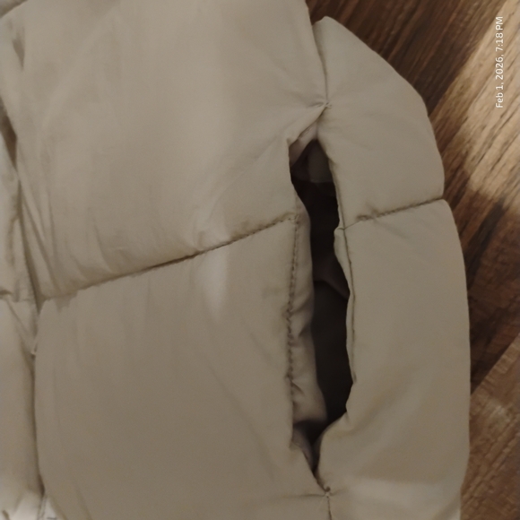 H&M Divided Women's Large Cream Puffer Vest - Picture 3 of 4